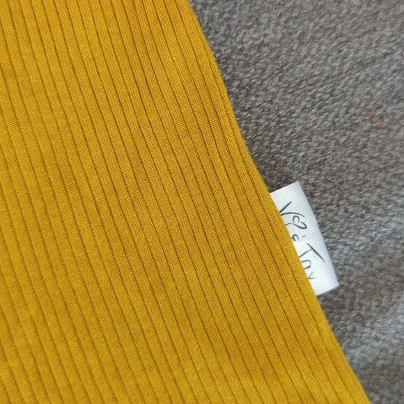 Vi & Jax Ribbed Crew neck - Picture 4 of 4